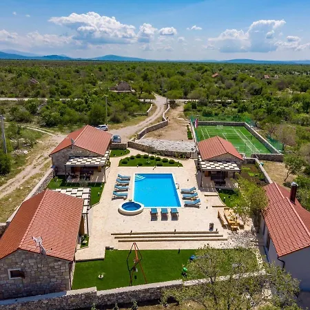 Vila Promina Luxury With 72sqm Heated Pool, Jacuzzi, Infrared Sauna, Tennis Court, Media Bogatić