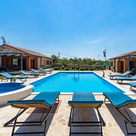 Promina Luxury With 72sqm Heated Pool, Jacuzzi, Infrared Sauna, Tennis Court, Media Villa *