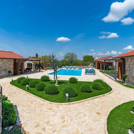 Promina Luxury With 72sqm Heated Pool, Jacuzzi, Infrared Sauna, Tennis Court, Media Villa *