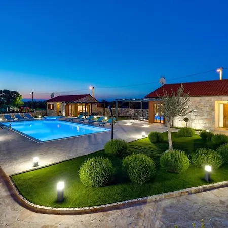 Promina Luxury With 72sqm Heated Pool, Jacuzzi, Infrared Sauna, Tennis Court, Media Bogatić