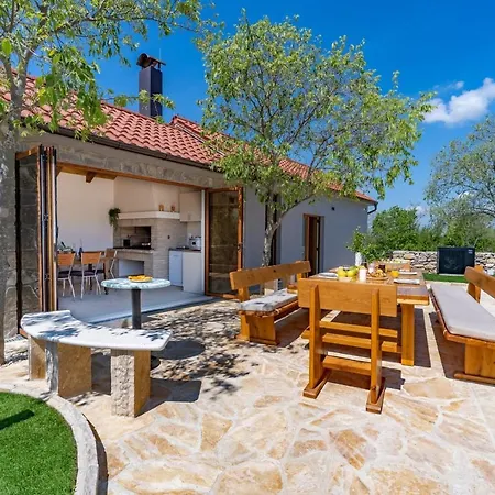 Promina Luxury With 72sqm Heated Pool, Jacuzzi, Infrared Sauna, Tennis Court, Media