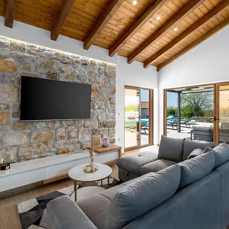 Promina Luxury With 72sqm Heated Pool, Jacuzzi, Infrared Sauna, Tennis Court, Media Vila