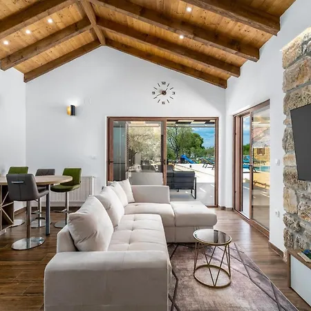 Promina Luxury With 72sqm Heated Pool, Jacuzzi, Infrared Sauna, Tennis Court, Media Vila *