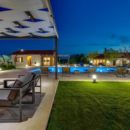 Promina Luxury With 72sqm Heated Pool, Jacuzzi, Infrared Sauna, Tennis Court, Media * Bogatić