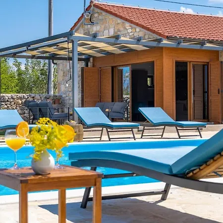 Promina Luxury With 72sqm Heated Pool, Jacuzzi, Infrared Sauna, Tennis Court, Media Villa
