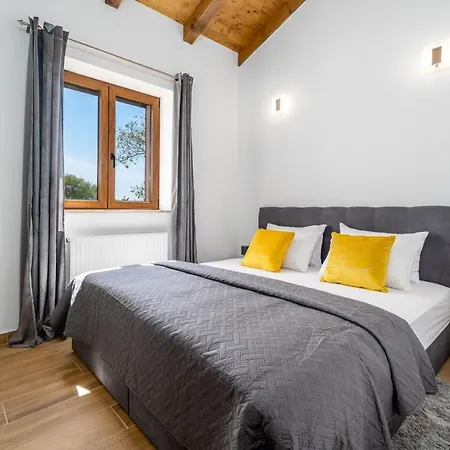 Promina Luxury With 72sqm Heated Pool, Jacuzzi, Infrared Sauna, Tennis Court, Media Villa *
