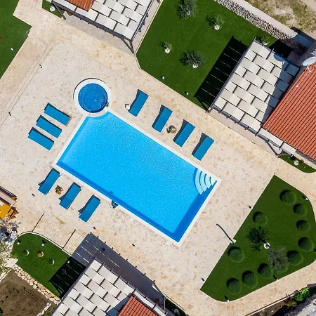 Promina Luxury With 72sqm Heated Pool, Jacuzzi, Infrared Sauna, Tennis Court, Media Vila