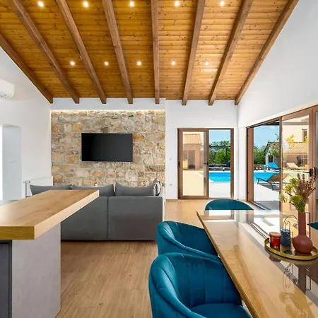 Promina Luxury With 72sqm Heated Pool, Jacuzzi, Infrared Sauna, Tennis Court, Media