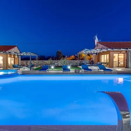 Promina Luxury With 72sqm Heated Pool, Jacuzzi, Infrared Sauna, Tennis Court, Media Vila *