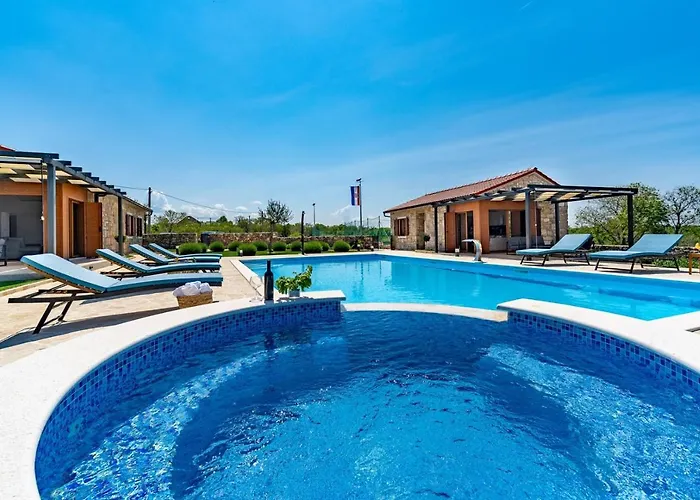 Promina Luxury With 72sqm Heated Pool, Jacuzzi, Infrared Sauna, Tennis Court, Media Villa