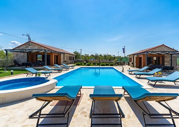 Promina Luxury With 72sqm Heated Pool, Jacuzzi, Infrared Sauna, Tennis Court, Media Villa *