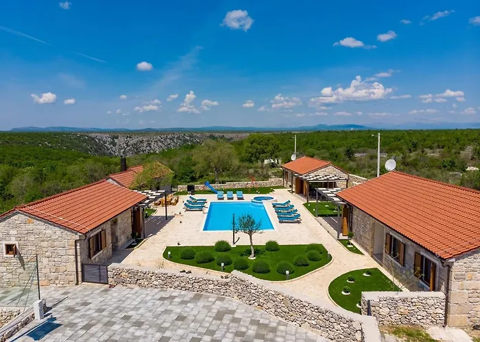 Promina Luxury With 72sqm Heated Pool, Jacuzzi, Infrared Sauna, Tennis Court, Media Bogatić