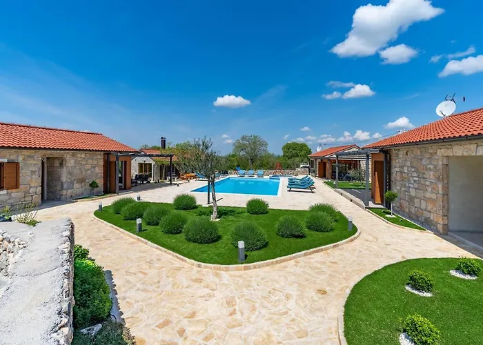 Promina Luxury With 72sqm Heated Pool, Jacuzzi, Infrared Sauna, Tennis Court, Media Villa *