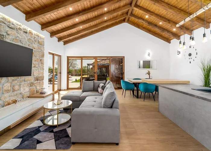 Promina Luxury With 72sqm Heated Pool, Jacuzzi, Infrared Sauna, Tennis Court, Media