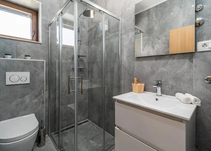 Promina Luxury With 72sqm Heated Pool, Jacuzzi, Infrared Sauna, Tennis Court, Media