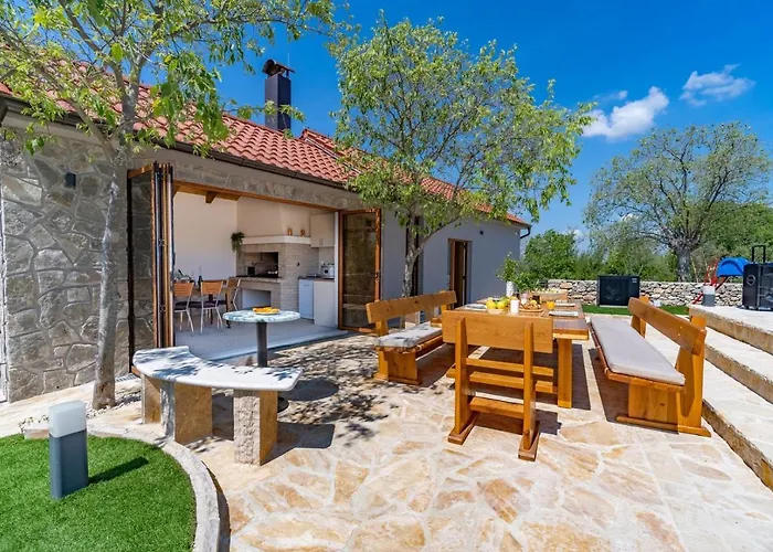 Promina Luxury With 72sqm Heated Pool, Jacuzzi, Infrared Sauna, Tennis Court, Media