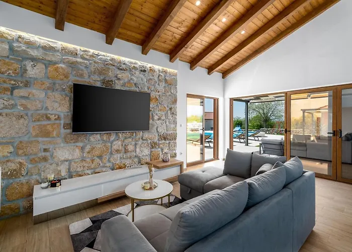 Promina Luxury With 72sqm Heated Pool, Jacuzzi, Infrared Sauna, Tennis Court, Media Villa