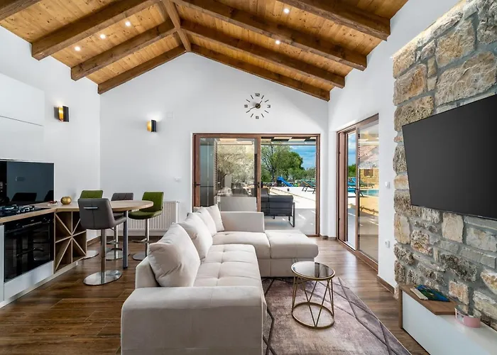 Promina Luxury With 72sqm Heated Pool, Jacuzzi, Infrared Sauna, Tennis Court, Media Villa *