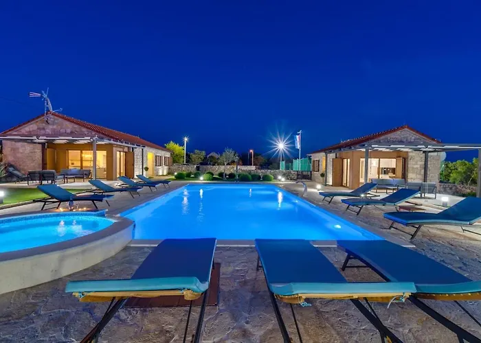 Promina Luxury With 72sqm Heated Pool, Jacuzzi, Infrared Sauna, Tennis Court, Media Villa *