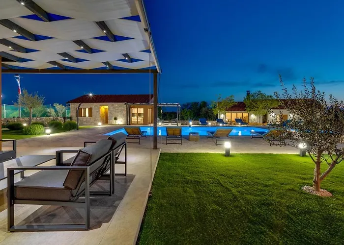 Promina Luxury With 72sqm Heated Pool, Jacuzzi, Infrared Sauna, Tennis Court, Media * Bogatić