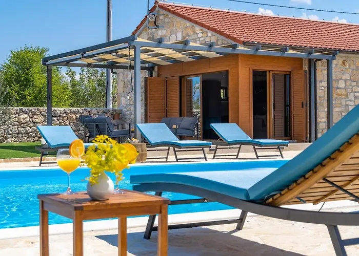 Promina Luxury With 72sqm Heated Pool, Jacuzzi, Infrared Sauna, Tennis Court, Media Villa