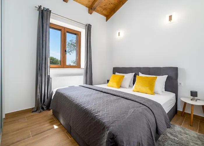 Promina Luxury With 72sqm Heated Pool, Jacuzzi, Infrared Sauna, Tennis Court, Media Villa *