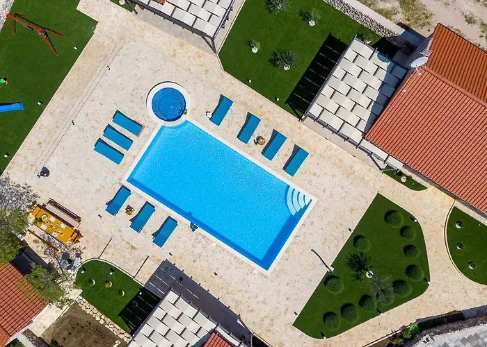 Promina Luxury With 72sqm Heated Pool, Jacuzzi, Infrared Sauna, Tennis Court, Media Villa