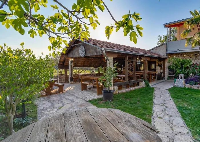 Promina Luxury With 72sqm Heated Pool, Jacuzzi, Infrared Sauna, Tennis Court, Media Villa *