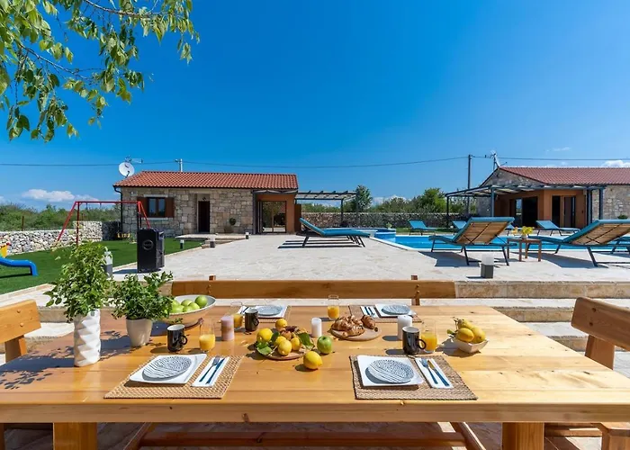 Promina Luxury With 72sqm Heated Pool, Jacuzzi, Infrared Sauna, Tennis Court, Media Villa Bogatić