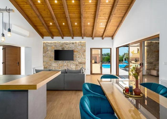 Promina Luxury With 72sqm Heated Pool, Jacuzzi, Infrared Sauna, Tennis Court, Media